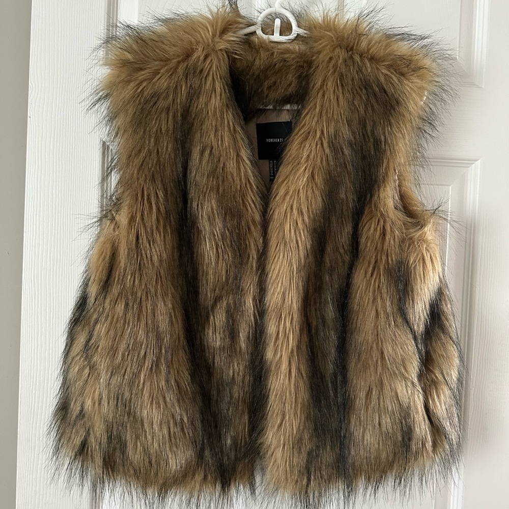 Forever 21 fur vest size M